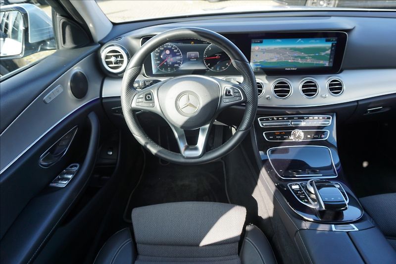 Mercedes-Benz Třídy E 2,0 E 220d 4M kombi - fotka 8 z 16