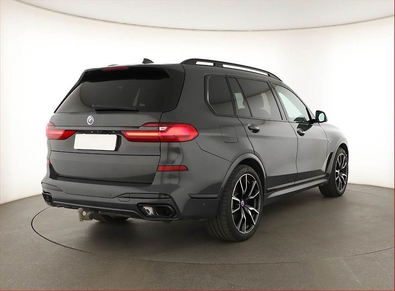 BMW X7 (2022) xDrive40d - fotka 5 z 30