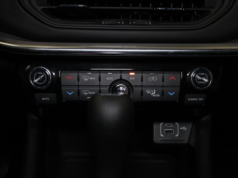 Jeep Compass 1,3 T 110kW AT S Výprodej! - fotka 17 z 30