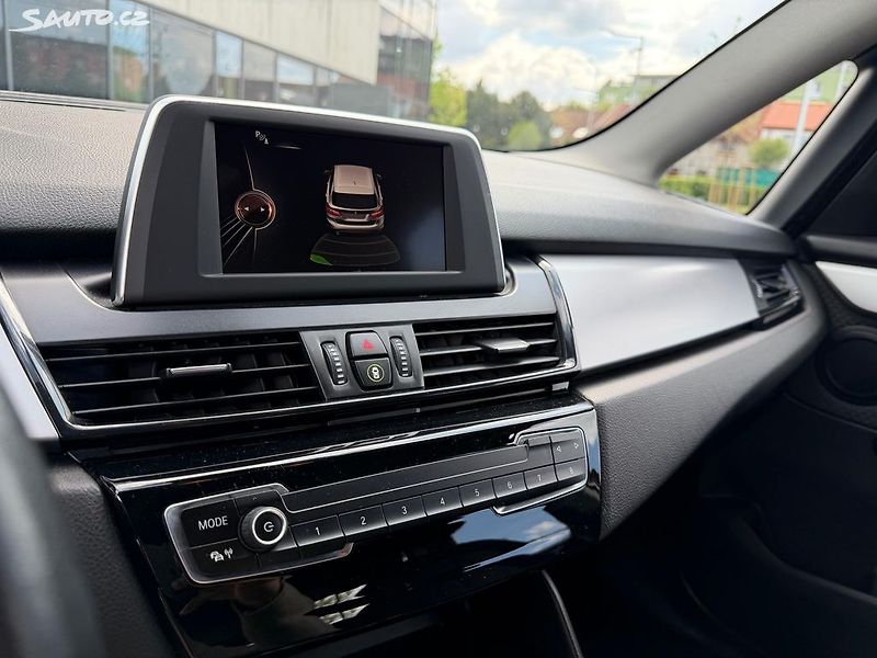 BMW Řada 2 (2014) 218d Active Tourer / automat - fotka 18 z 20