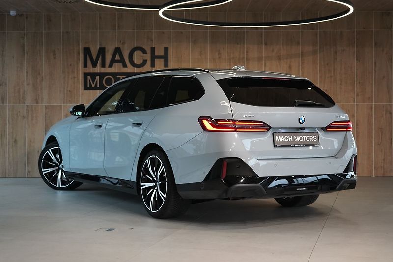 BMW Řada 5 540d xDrive, M Pro, Ventilace - fotka 12 z 46