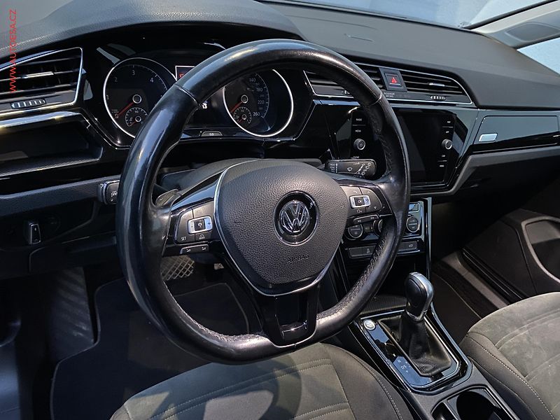 Volkswagen Touran (2018) 1.6TDi 7 míst, DSG, LED - fotka 12 z 17