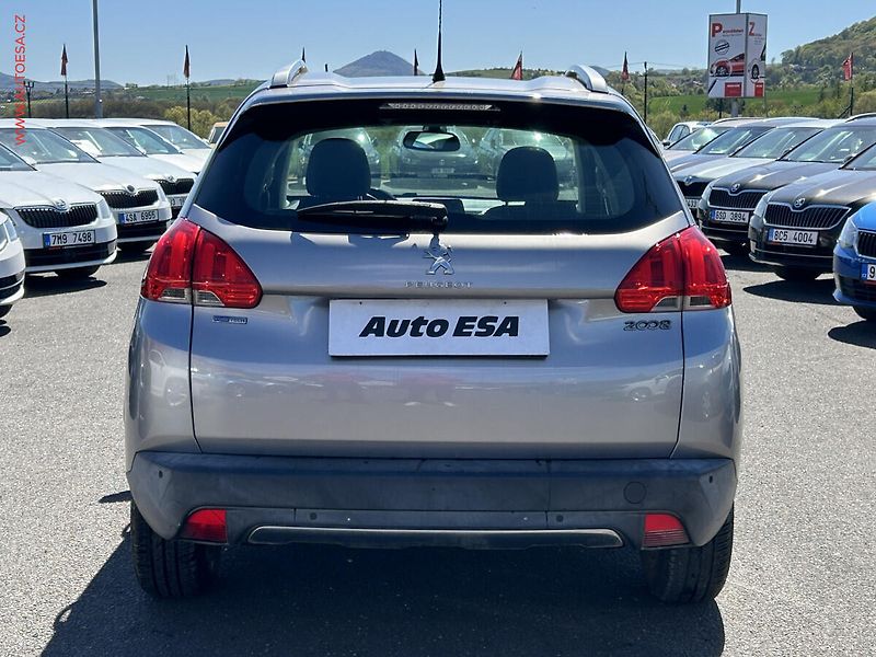 Peugeot 2008 (2016) 1.2PT, Allure - fotka 5 z 16