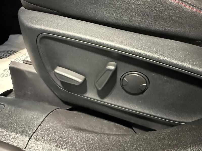 Ford Kuga 2.5 Duratec Hybrid HEV ST-Line - fotka 11 z 15