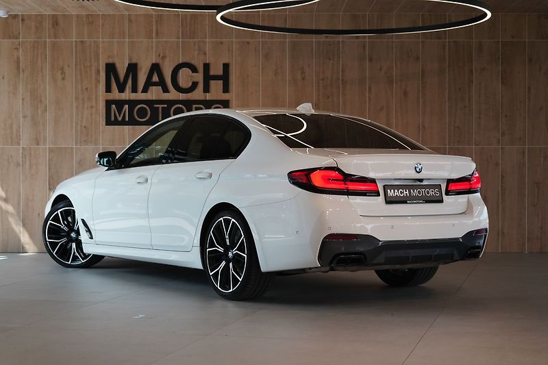 BMW Řada 5 M550i xDrive, Nezávislé, Laser - fotka 13 z 50