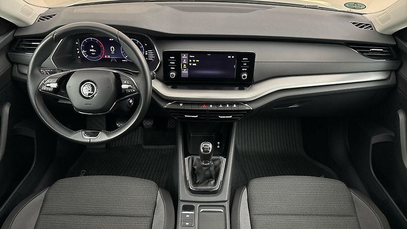 Škoda Octavia 2.0 TDI Ambition Combi - fotka 8 z 25