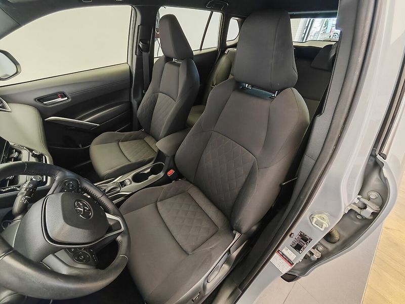 Toyota Corolla Cross 2.0 Hybrid (197 k) Comfort 4x4 - fotka 17 z 43