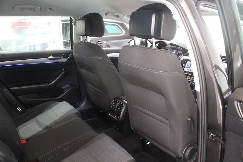 Volkswagen Passat (2020) 2.0TDI DSG Facelift Matrix  - fotka 24 z 34