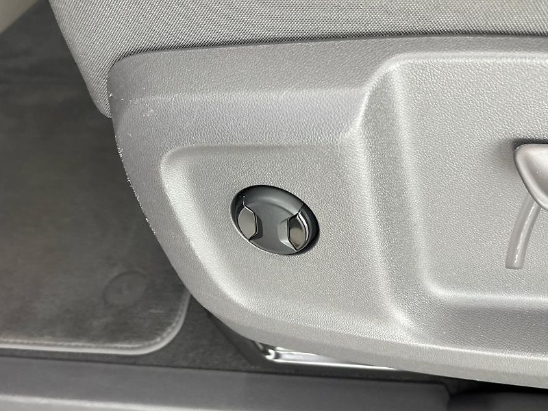 Volkswagen Multivan Life DSG - fotka 27 z 29