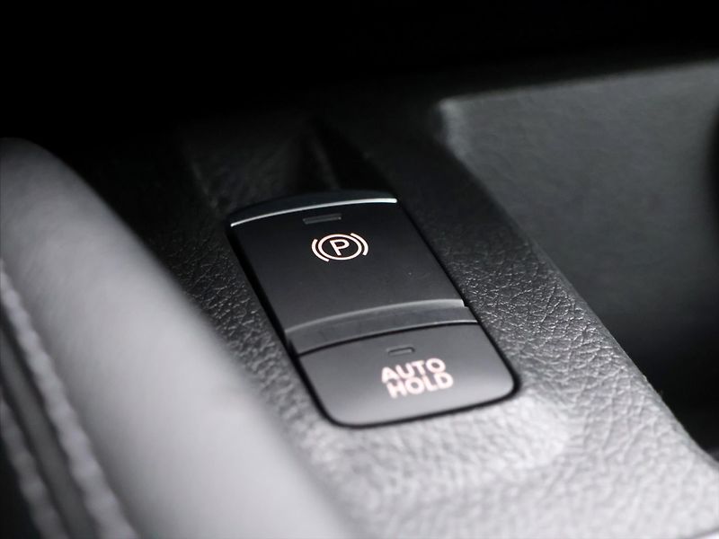 Nissan Qashqai 1,3 DIG-T 116kW DCT Shiro - fotka 26 z 37