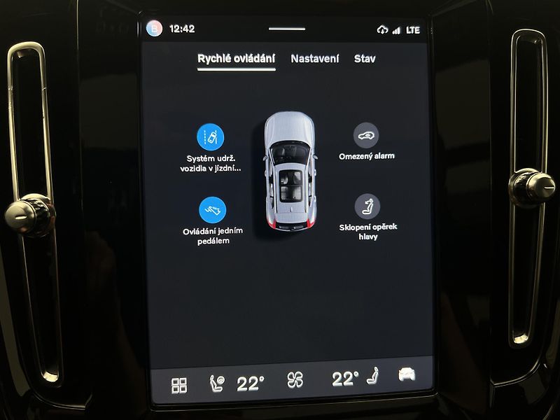 Volvo XC40 RECHARGE PRO AUT - fotka 31 z 44