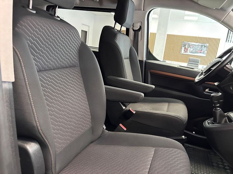 Toyota ProAce Verso 2.0 CDTI FAMILY LONG - fotka 30 z 33