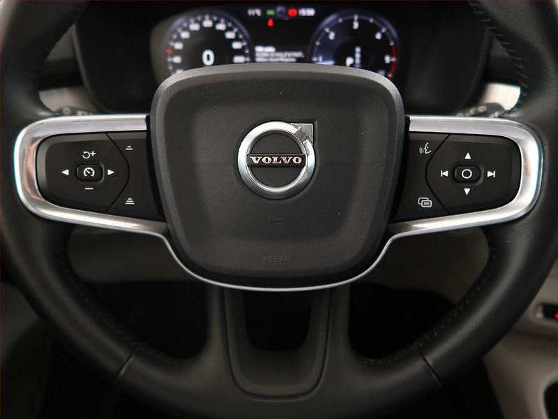 Volvo XC40 (2018) D4 AWD - fotka 16 z 24
