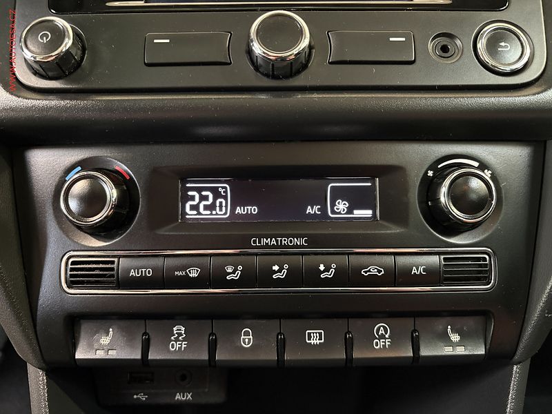 Škoda Rapid (2014) 1.2 TSi, Style, xenon, panor - fotka 15 z 16