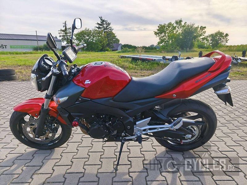 Suzuki GSR 600 (2008) - fotka 2 z 11