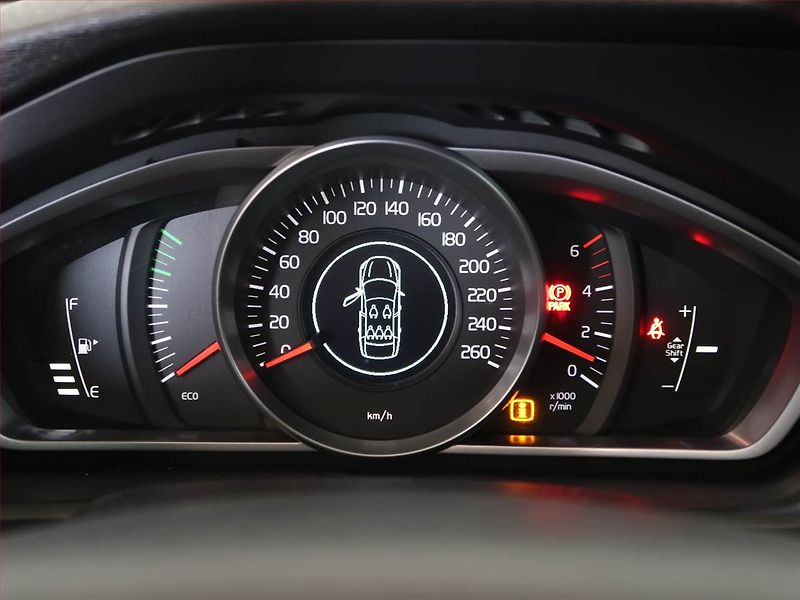 Volvo V40 (2014) 1.6 D2, Serv.kniha, Navi - fotka 11 z 14