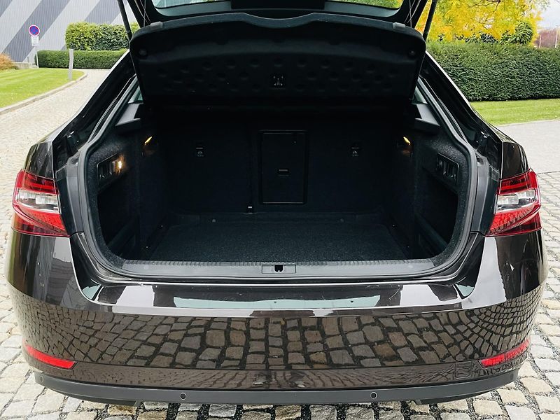 Škoda Superb 1.4TSI 1.MAJITEL KAMERA VÝHŘEV - fotka 20 z 48