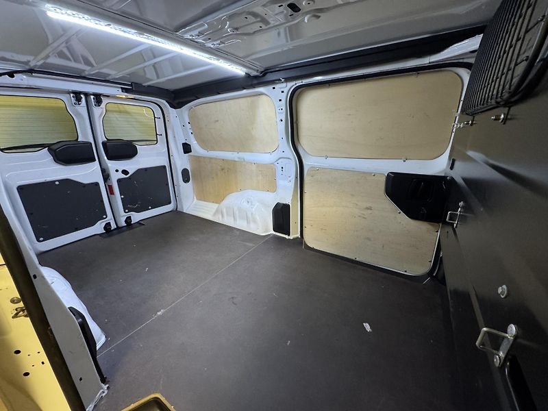 Opel Vivaro COMFORT L3H1 2.8T 1 MAJITEL  - fotka 16 z 36