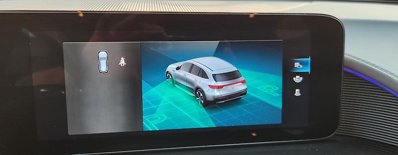 Mercedes-Benz EQC (2022) 400 4M AMG SOH 94,5% 85kWh - fotka 43 z 50