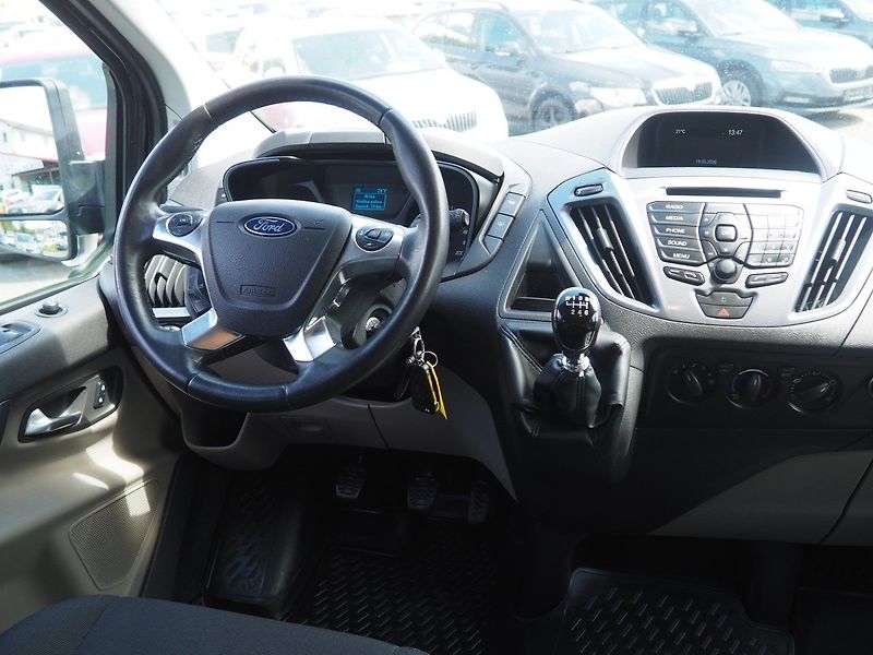 Ford Tourneo Custom (2017) 2.0 TDCi, 125 kW, 9 míst, ČR - fotka 17 z 38