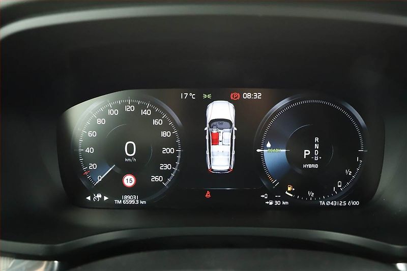 Volvo V60 (2020) R-Design T8 Twing Engine - fotka 9 z 17