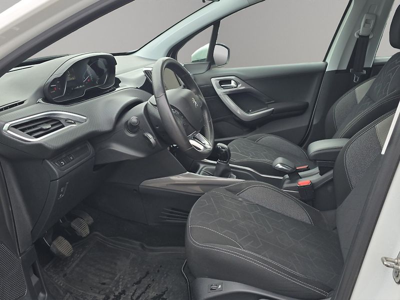 Peugeot 2008 (2018) 1.2i 61kW, Aut. klima, ČR, Taž - fotka 21 z 24