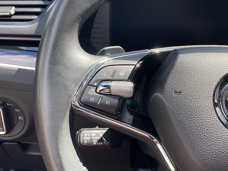 Škoda Superb (2023) Combi 1.5 TSI DSG L&K - fotka 14 z 37