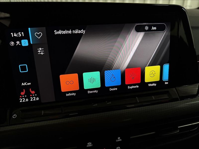 Volkswagen Golf ALLTRACK 147KW 4M PANO IQ.LED - fotka 27 z 47