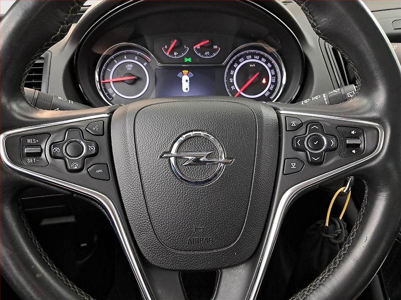 Opel Insignia (2013) 2.0 CDTI, Tempomat - fotka 17 z 20