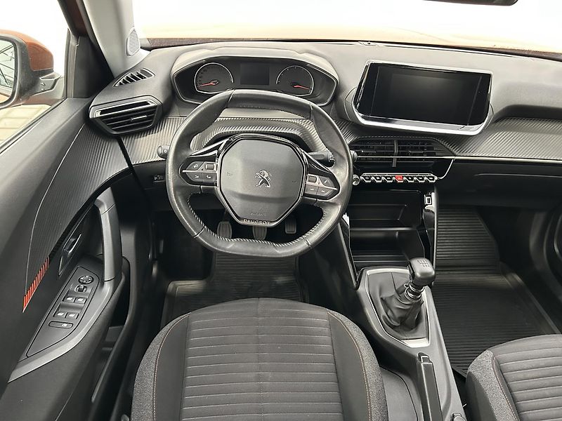Peugeot 2008 1.2 PureTech Active - fotka 17 z 27
