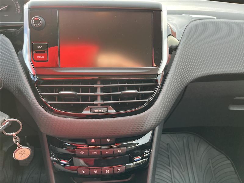 Peugeot 2008 1,2 PureTech 81KW 1.MAJITEL ČR - fotka 16 z 40