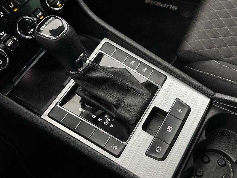 Škoda Superb Ambition DSG - fotka 20 z 28