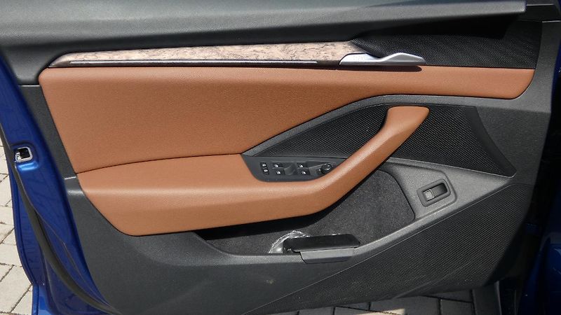 Škoda Superb 2.0 TDI 142kW 4x4 L&K Combi DS - fotka 8 z 27