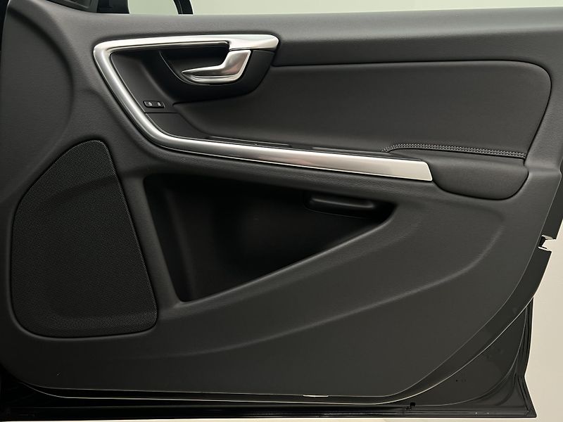 Volvo V60 D3 MOMENTUM AUT  - fotka 36 z 36