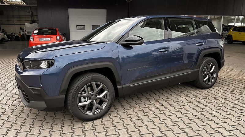 Jeep Compass 1.2T eHybrid 145k Altitude  - fotka 3 z 12