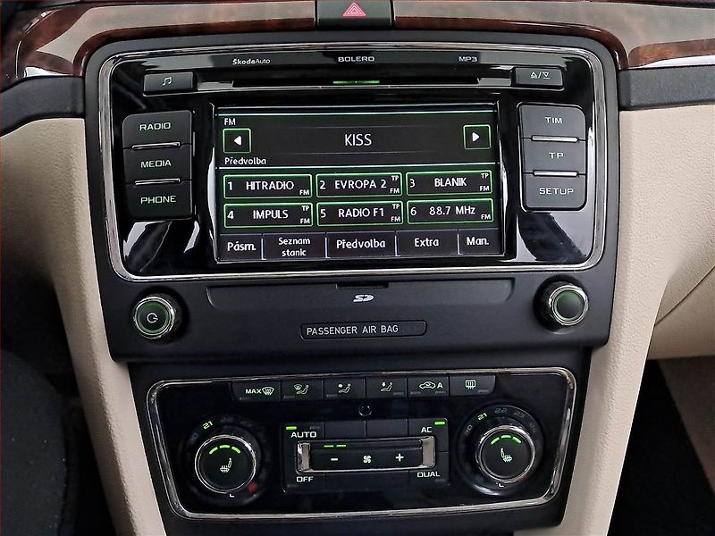 Škoda Superb (2011) Elegance 2.0 TDI, Navi, Xenony - fotka 12 z 16