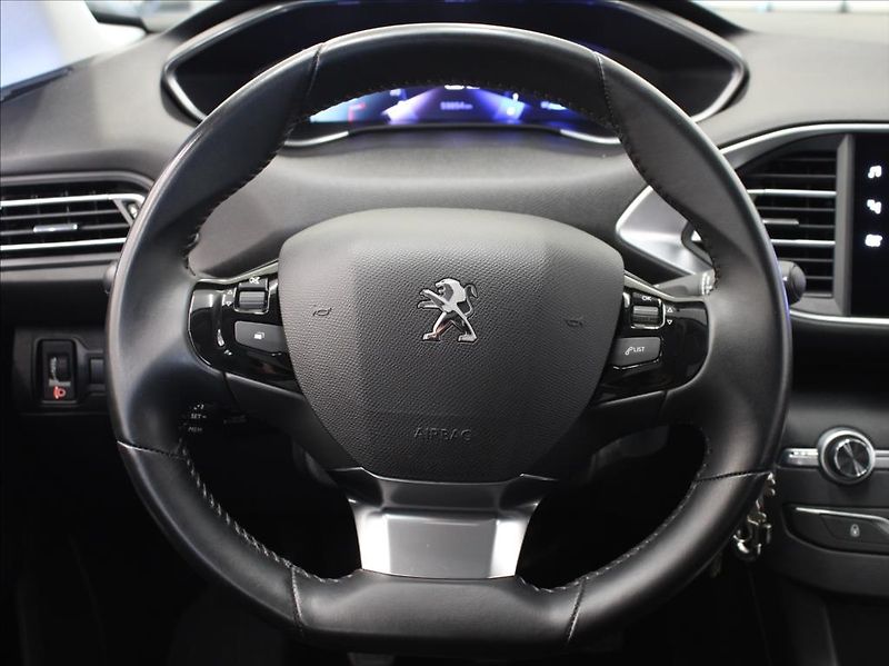 Peugeot 308 1,2 PT 81kW 1.maj.ČR 59tkm! - fotka 9 z 22