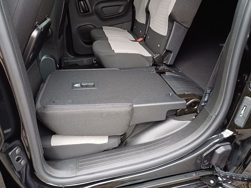 Citroën Berlingo PLUS PROFI Petrol 110k Manual - fotka 32 z 40