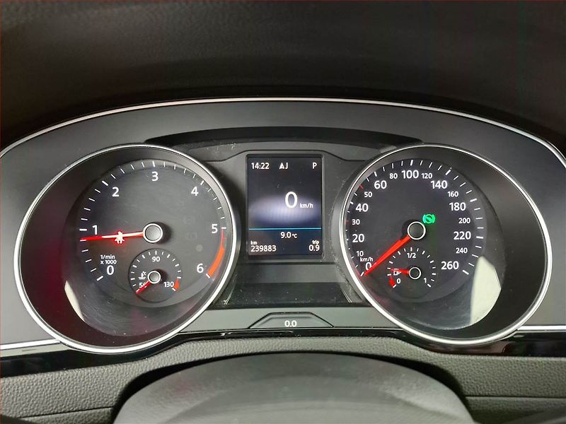 Volkswagen Passat (2021) 2.0 TDI, Automat, Kůže, Navi - fotka 11 z 23