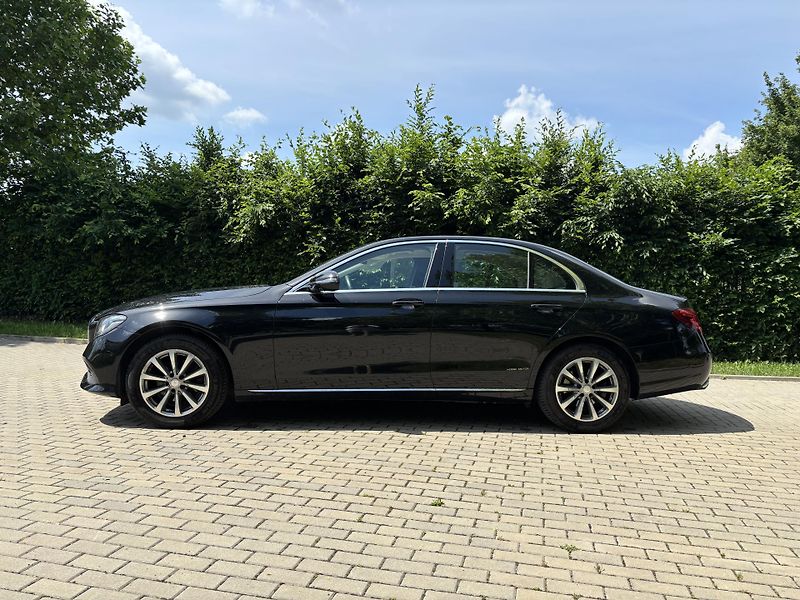Mercedes-Benz Třídy E E200 135kw 1 maj ČR 52 000 km - fotka 4 z 28