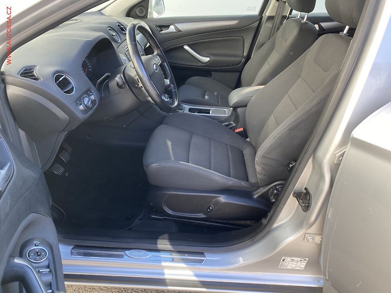 Ford Mondeo (2011) 2.0 TDCi, Titanium, navi - fotka 9 z 16