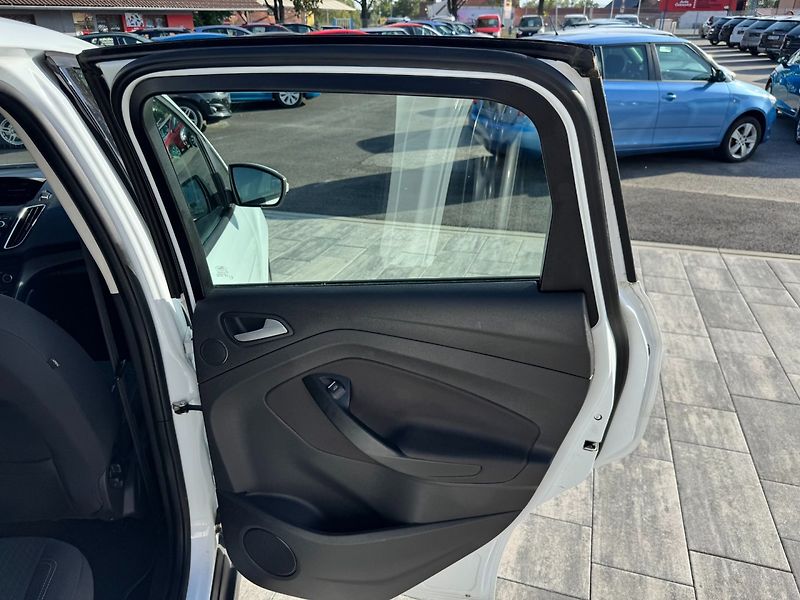 Ford C-MAX (2017) 1,5 Eco Boost 110 Kw Automat - fotka 25 z 35