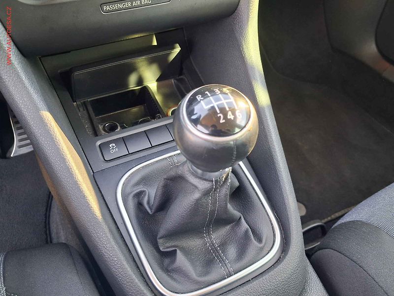 Volkswagen Golf (2011) 1.4 TSi, Style, +kola - fotka 15 z 17