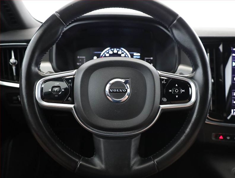 Volvo V90 (2017) D4, Automat, Serv.kniha, Kůže - fotka 8 z 19