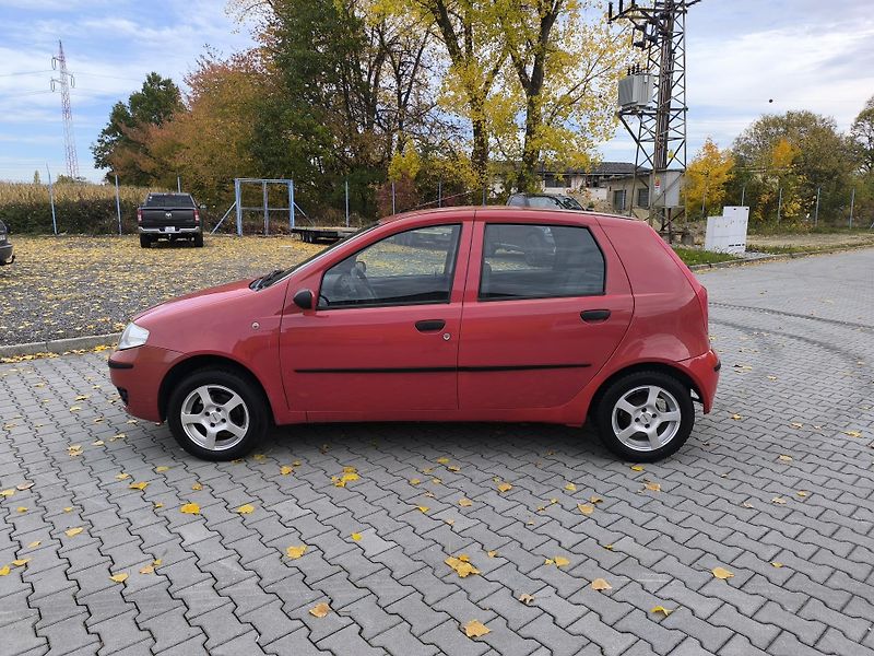 Fiat Punto (2005) 1.3 DOLOŽENÉ KM,SERVISNÍ KN - fotka 4 z 26