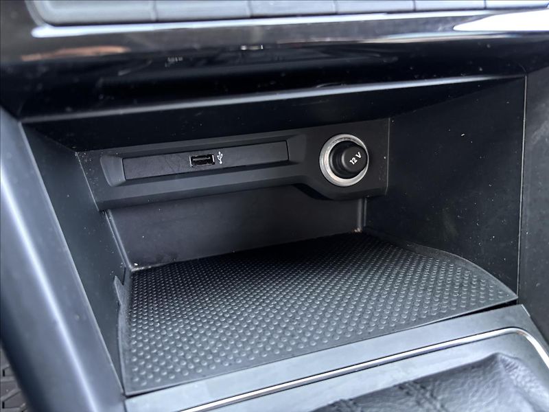 Volkswagen Touran 1,5 TSi Maraton Edition 7.Míst - fotka 42 z 47