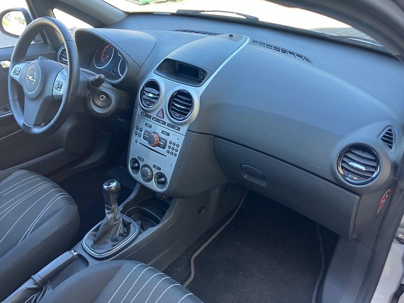 Opel Corsa 1,4i(66kW)*STK DO 6/2028* - fotka 9 z 15