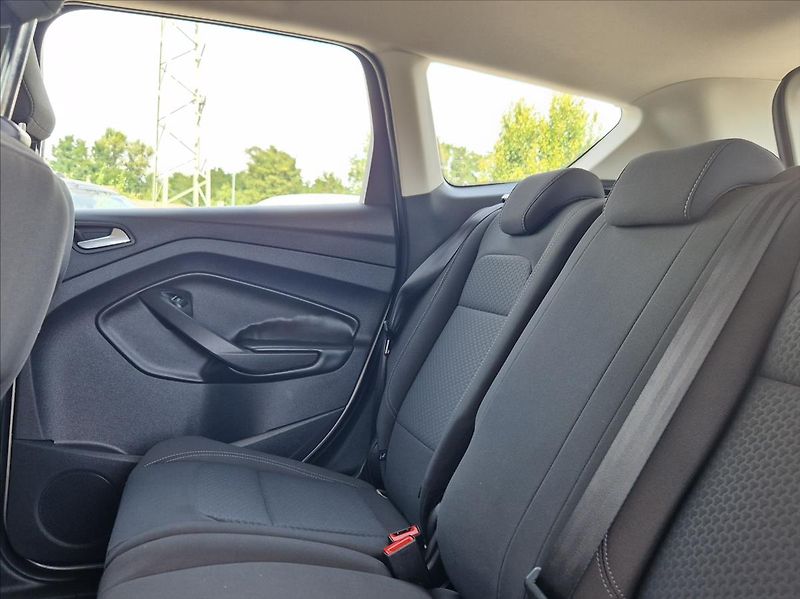 Ford Kuga 1,5 i EB 88kW AC VÝHŘEV NOVSTK - fotka 14 z 36
