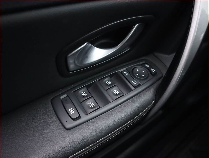 Renault Laguna (2012) 2.0 dCi, Automat, Serv.kniha - fotka 19 z 20