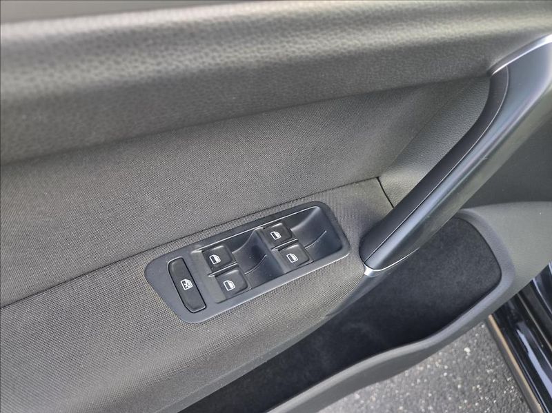 Volkswagen Golf Sportsvan 1,6 TDI 81KW  Comfortline - fotka 14 z 36